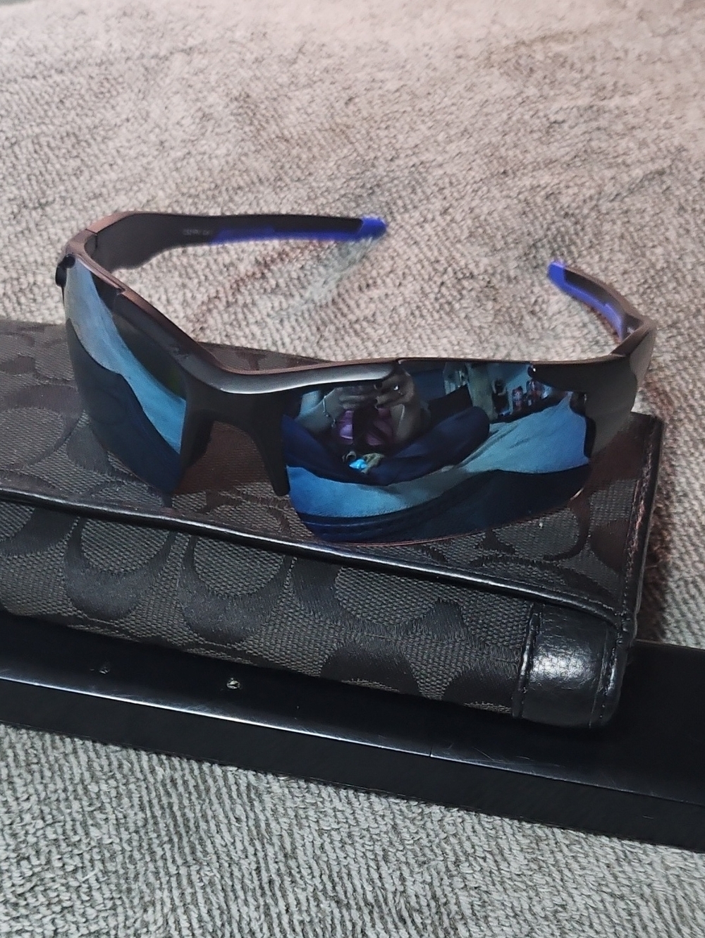 Sport  Uv400 Mens Wrap Sunglasses with Blue Mirrored Lenses